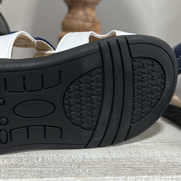 Size 22(5) kids sandals with arch support - Picture 5 of 7